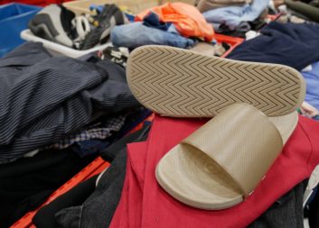 Världens första skor av gamla kläder 3D-printas