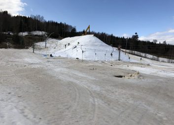 Nytt forskningsprojekt vill säkra skidsäsongen med hjälp av spillull